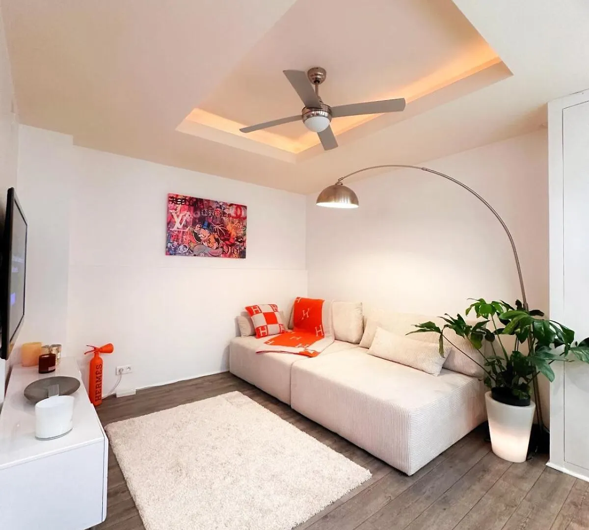 Avenue Montaigne Apartment Paris