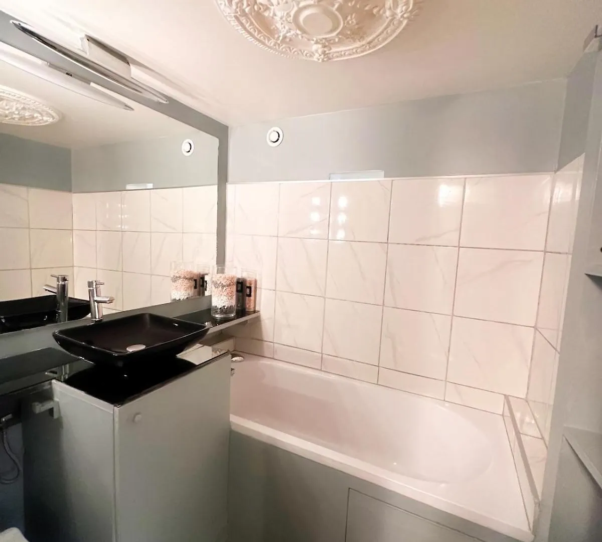 Avenue Montaigne Apartment Paris
