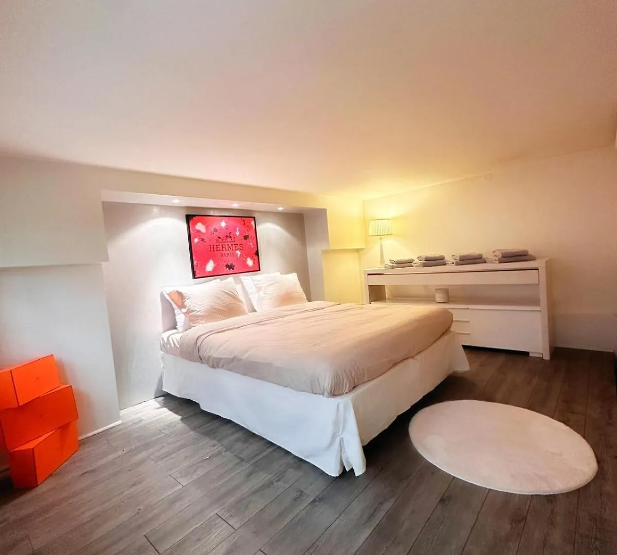 Avenue Montaigne Apartment Paris